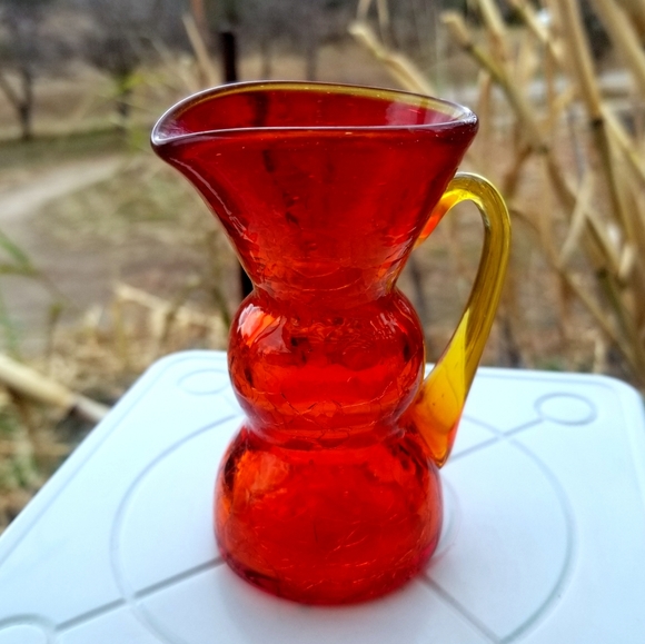 Vintage miniature handblown crackled glass vase pitcher brigh orange with amber - Picture 2 of 12